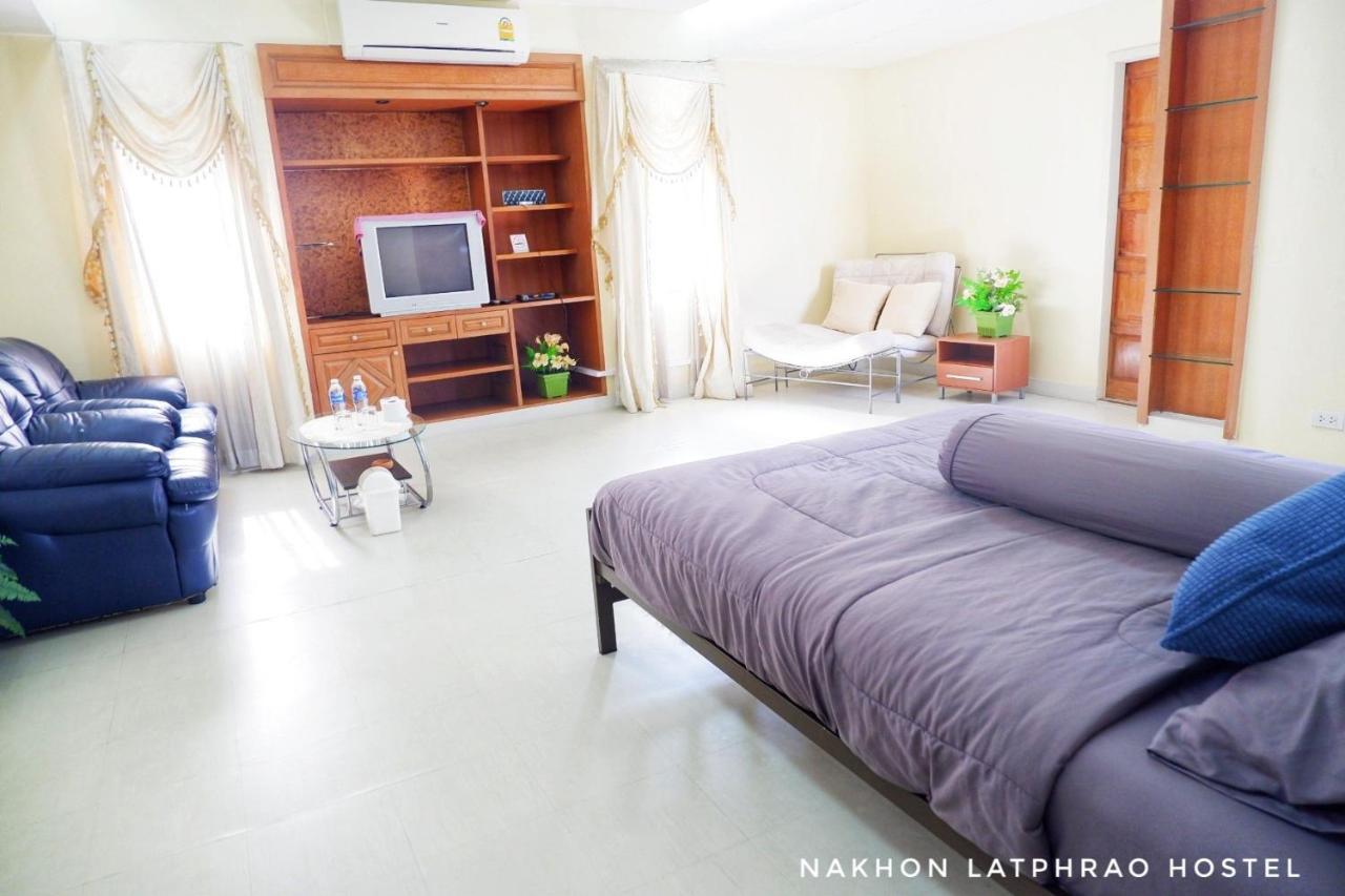Nakhon Latphrao Hostel Bangkok Exterior photo