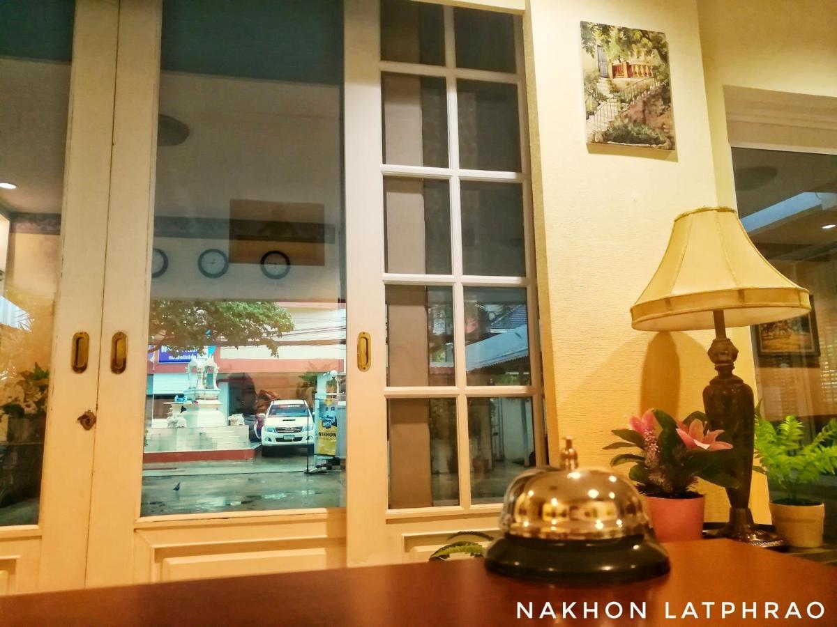 Nakhon Latphrao Hostel Bangkok Exterior photo
