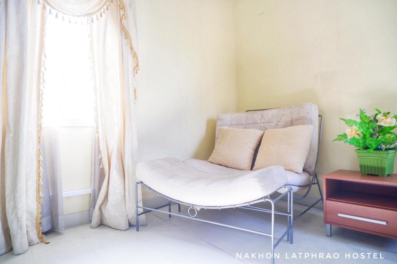 Nakhon Latphrao Hostel Bangkok Exterior photo