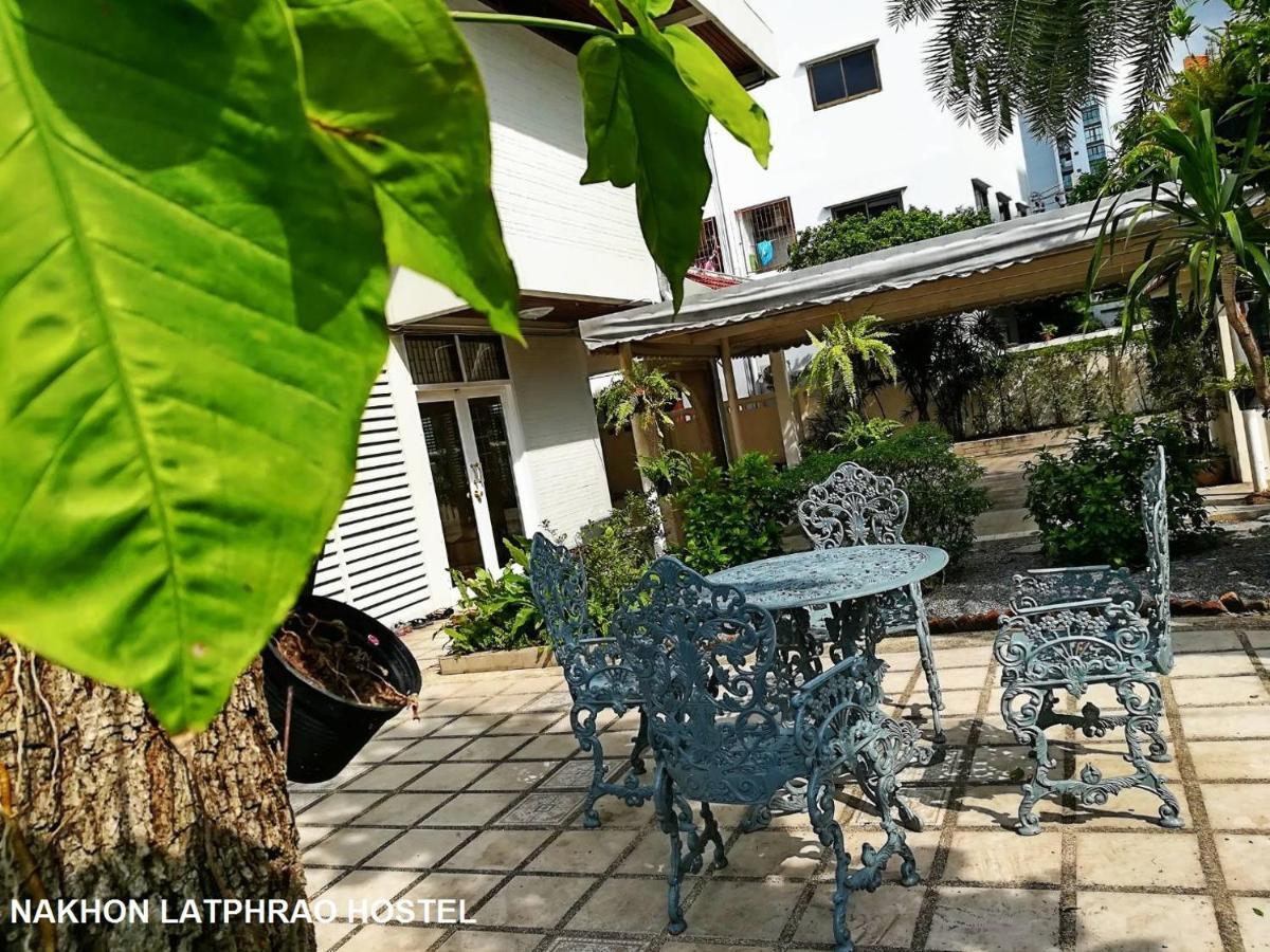 Nakhon Latphrao Hostel Bangkok Exterior photo