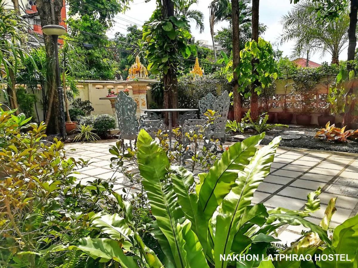 Nakhon Latphrao Hostel Bangkok Exterior photo
